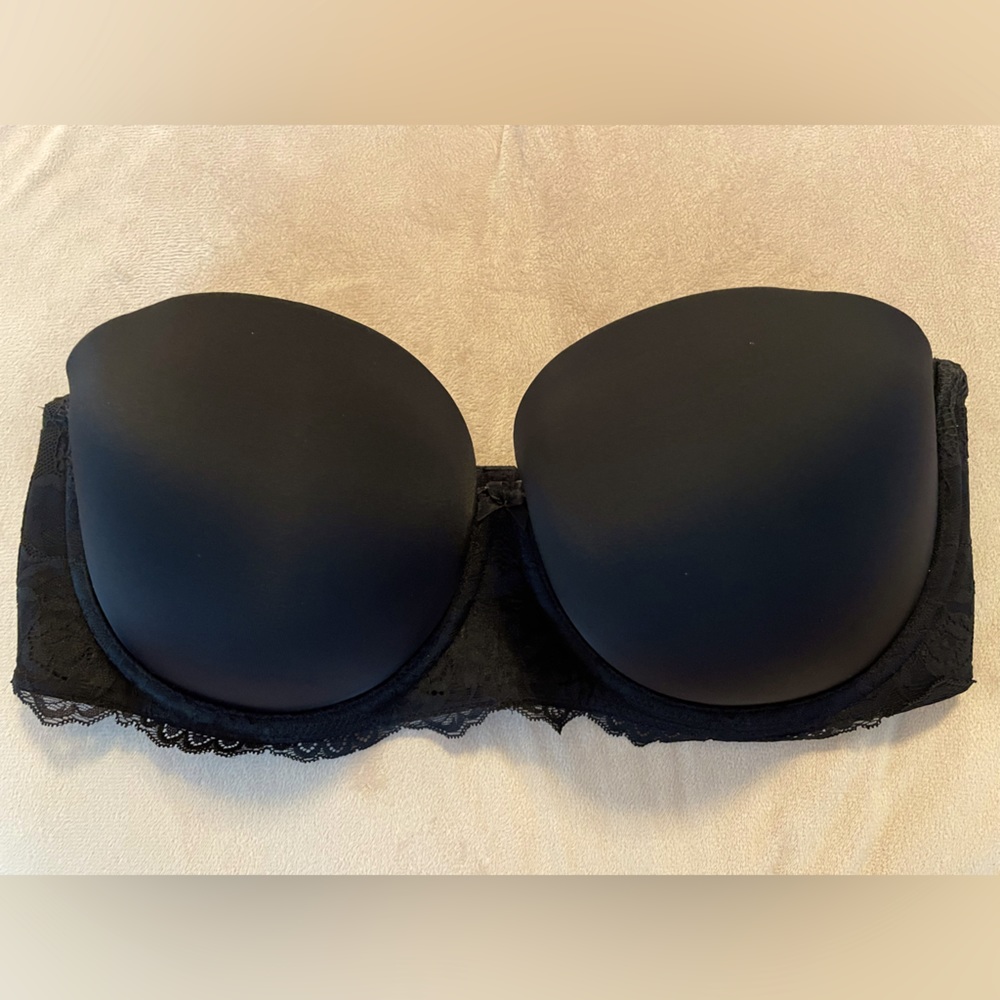 Torrid curve lightly lined strapless bra with lace detail.  SZ 38 DD